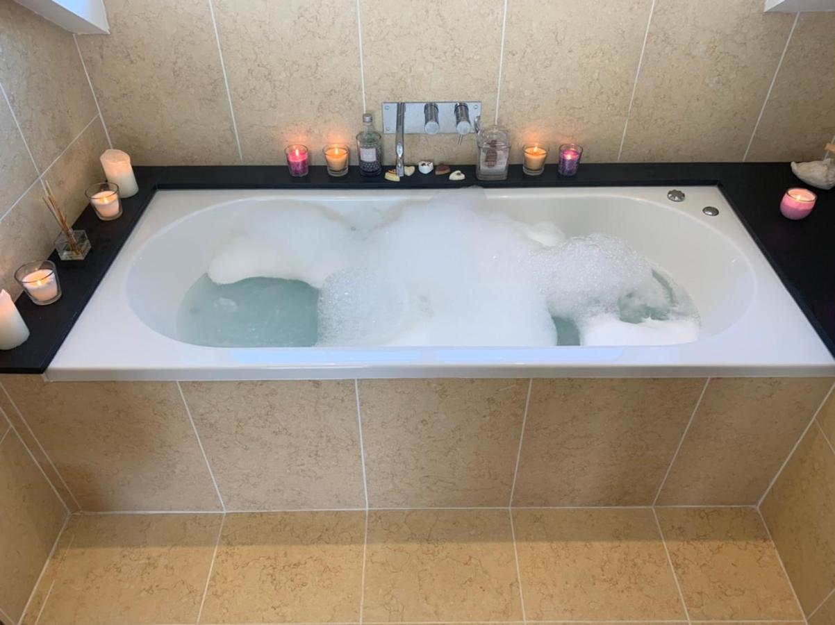 The Penthouse Bowness Luxury Loft Jacuzzi Bath & Complimentary Lakeview Spa Membership Dış mekan fotoğraf
