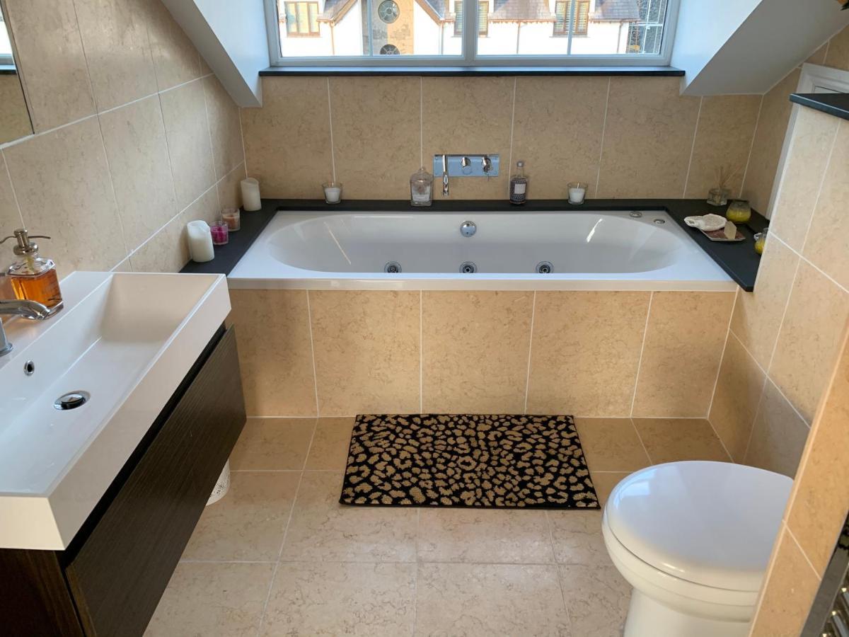 The Penthouse Bowness Luxury Loft Jacuzzi Bath & Complimentary Lakeview Spa Membership Dış mekan fotoğraf