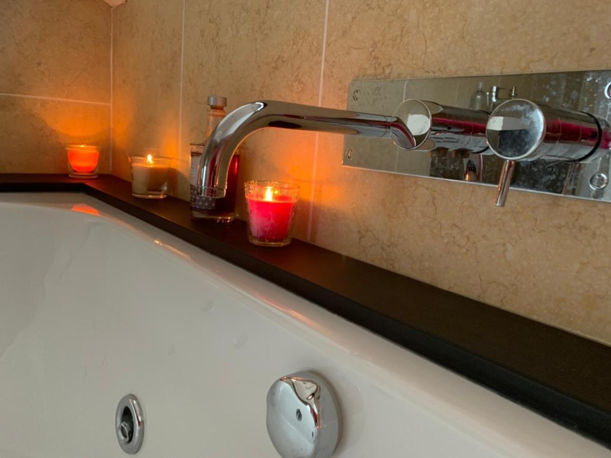The Penthouse Bowness Luxury Loft Jacuzzi Bath & Complimentary Lakeview Spa Membership Dış mekan fotoğraf