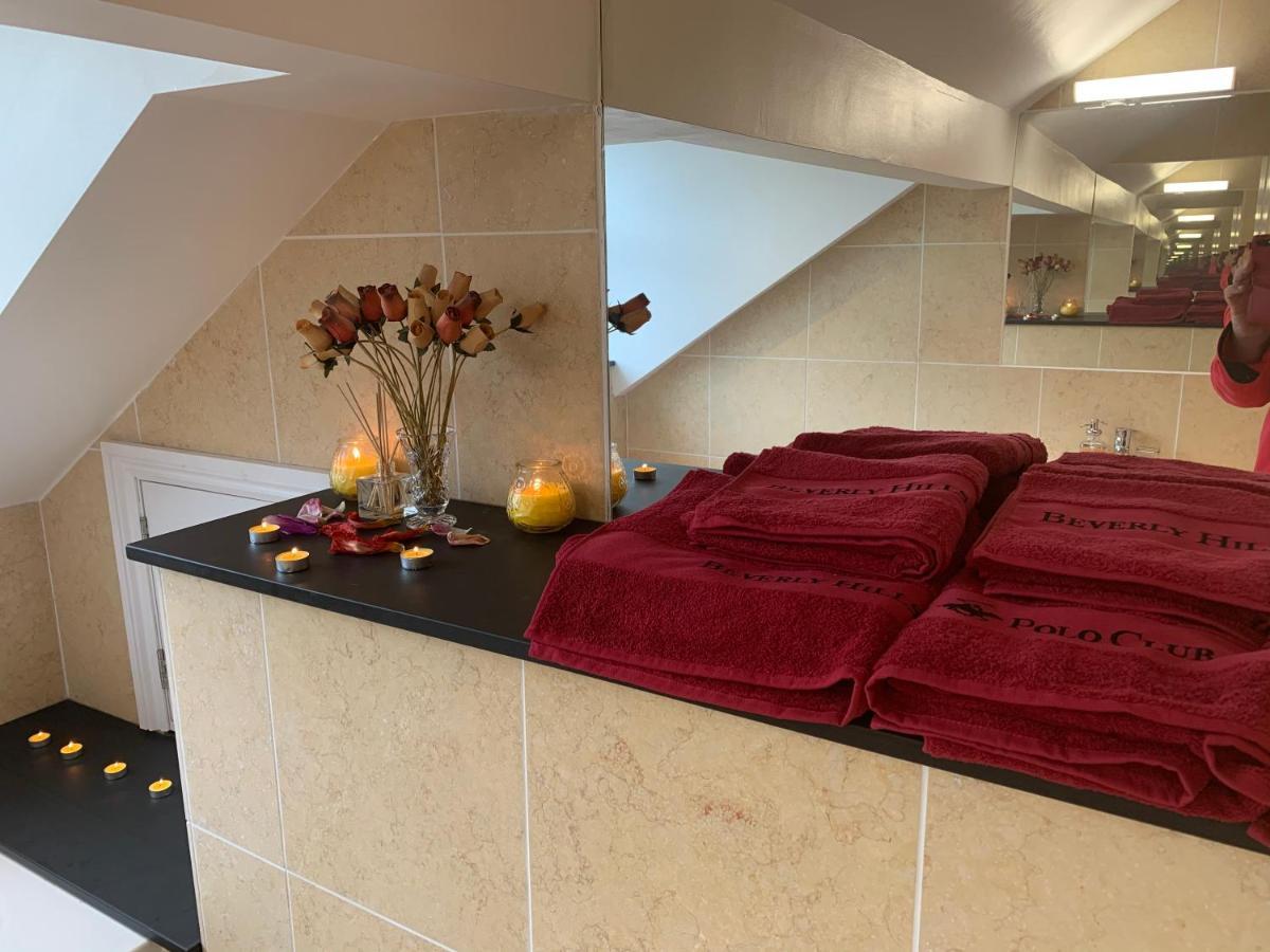 The Penthouse Bowness Luxury Loft Jacuzzi Bath & Complimentary Lakeview Spa Membership Dış mekan fotoğraf