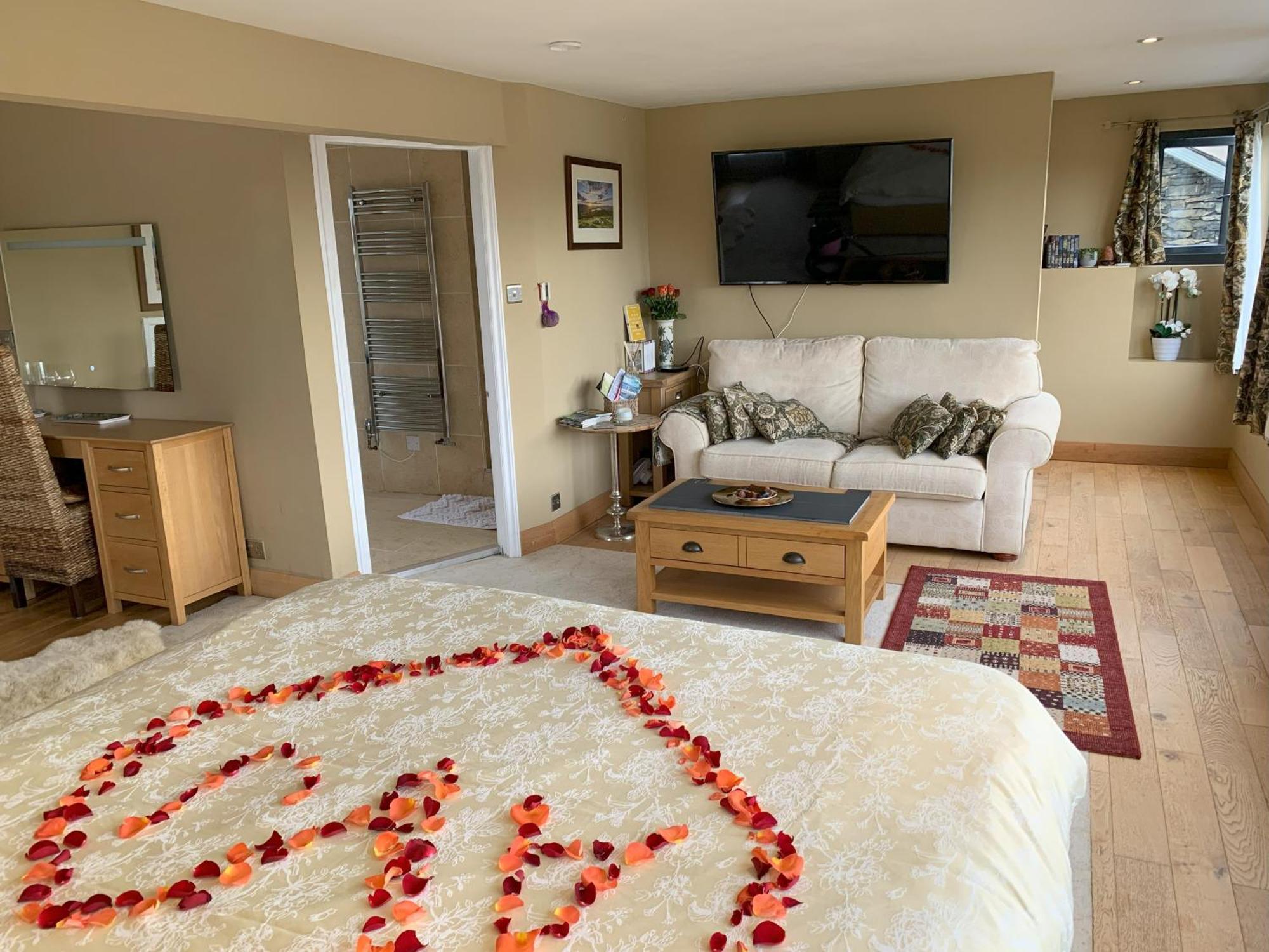 The Penthouse Bowness Luxury Loft Jacuzzi Bath & Complimentary Lakeview Spa Membership Dış mekan fotoğraf