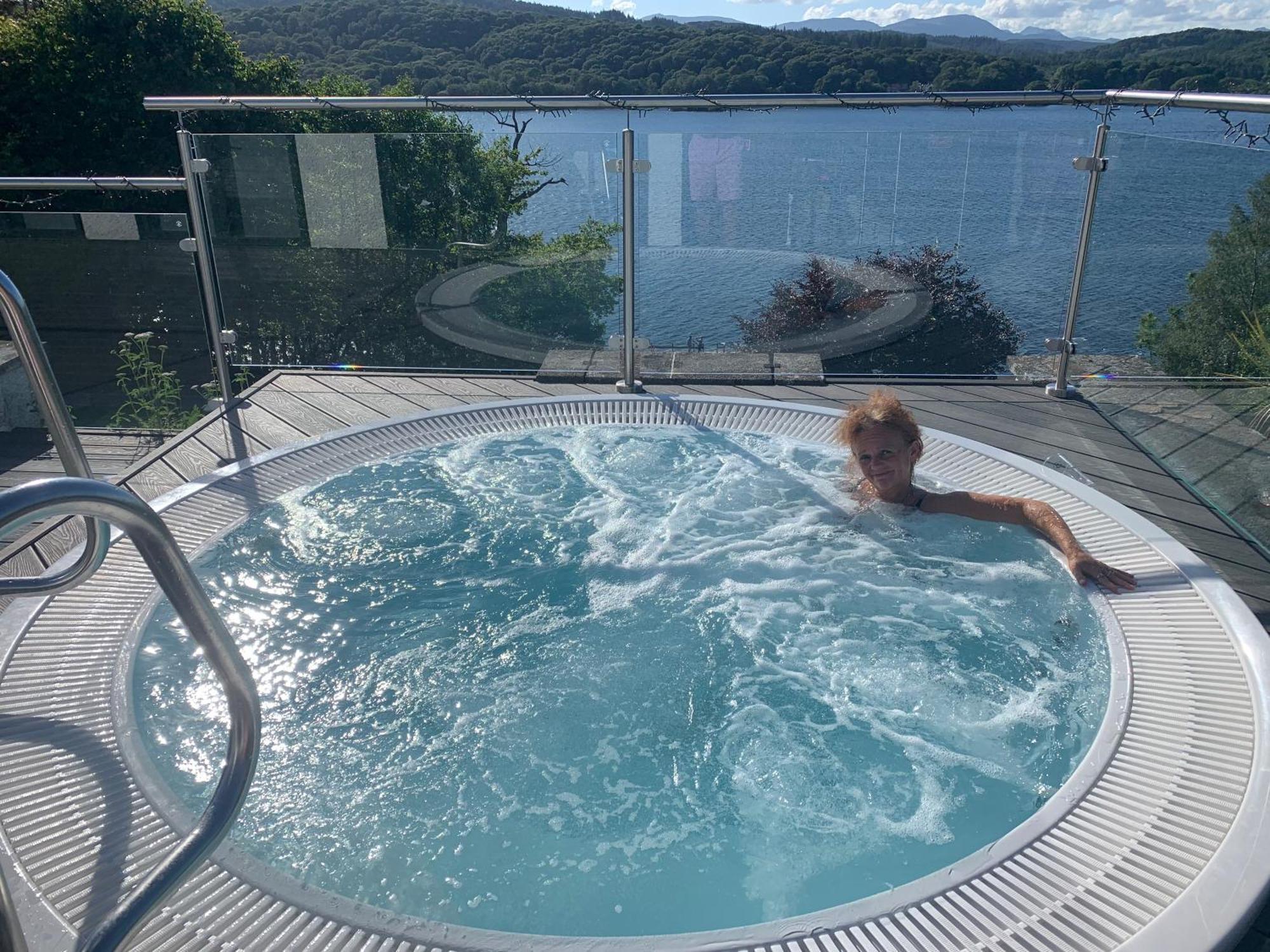 The Penthouse Bowness Luxury Loft Jacuzzi Bath & Complimentary Lakeview Spa Membership Dış mekan fotoğraf